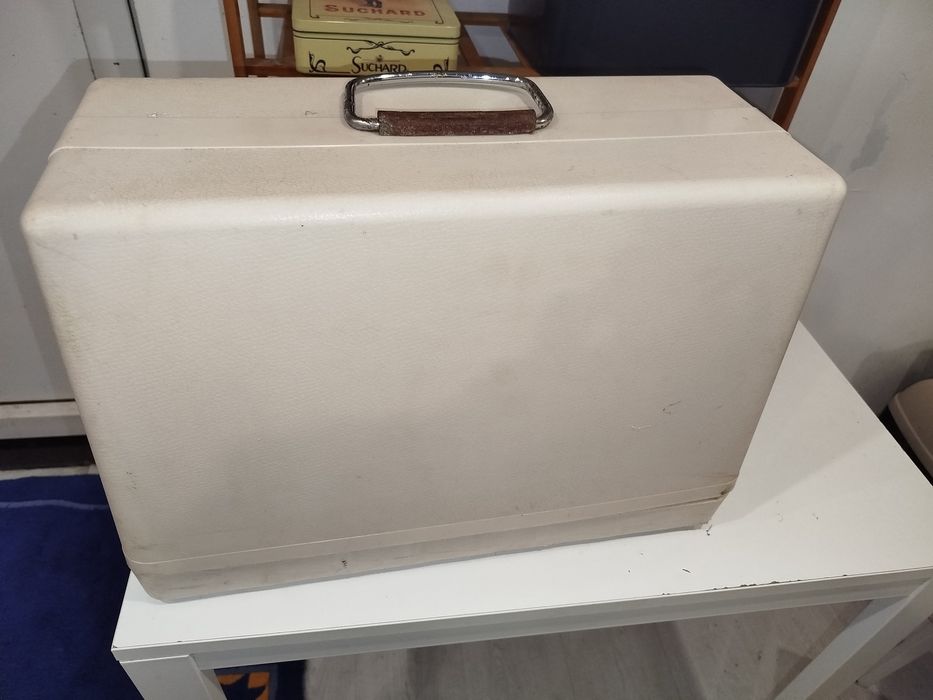 Máquina de costura sigma com mala de transporte