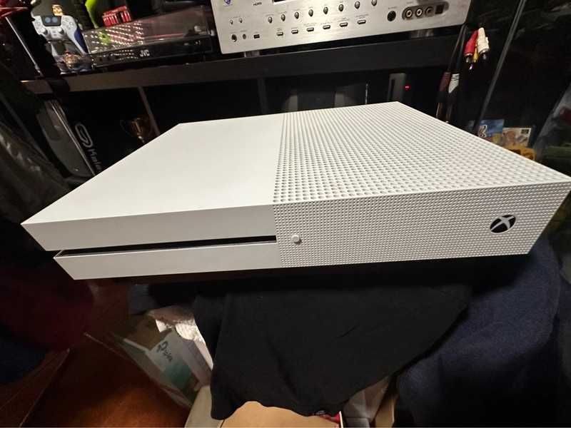 XBox One S 1 Tb com caixa
