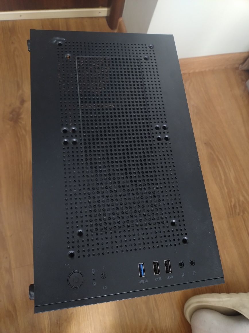 Komputer Do  Gier RX580 8gb/ Ryzen 5 3500x/ 16gb Ram/ SSD/ Win10