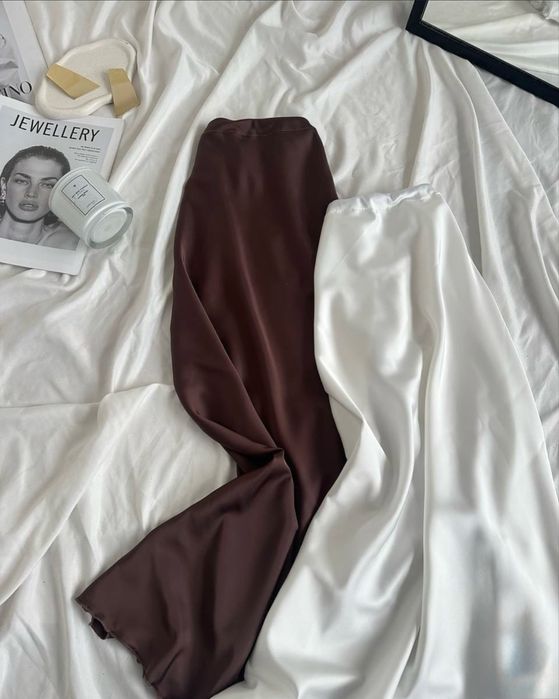 Cпідниця атласова