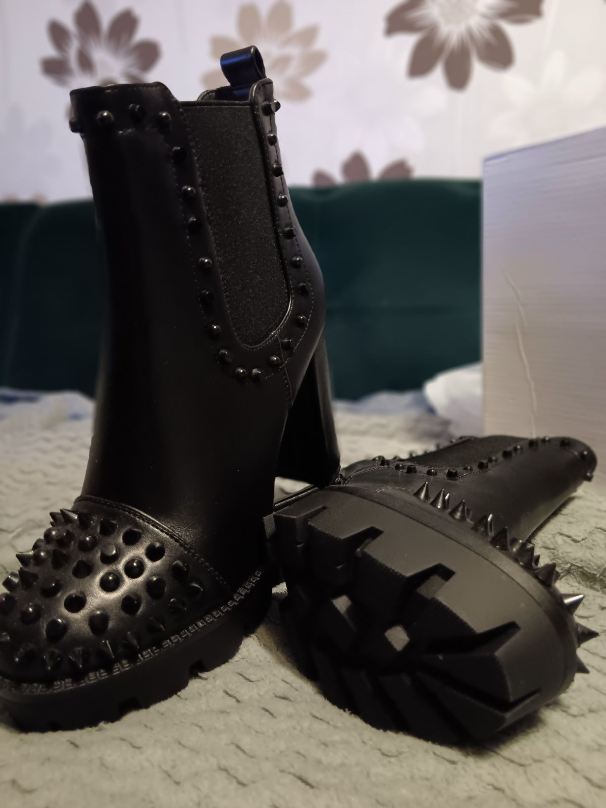 Fantastyczne botki z ćwiekami NOWE 38 - 39