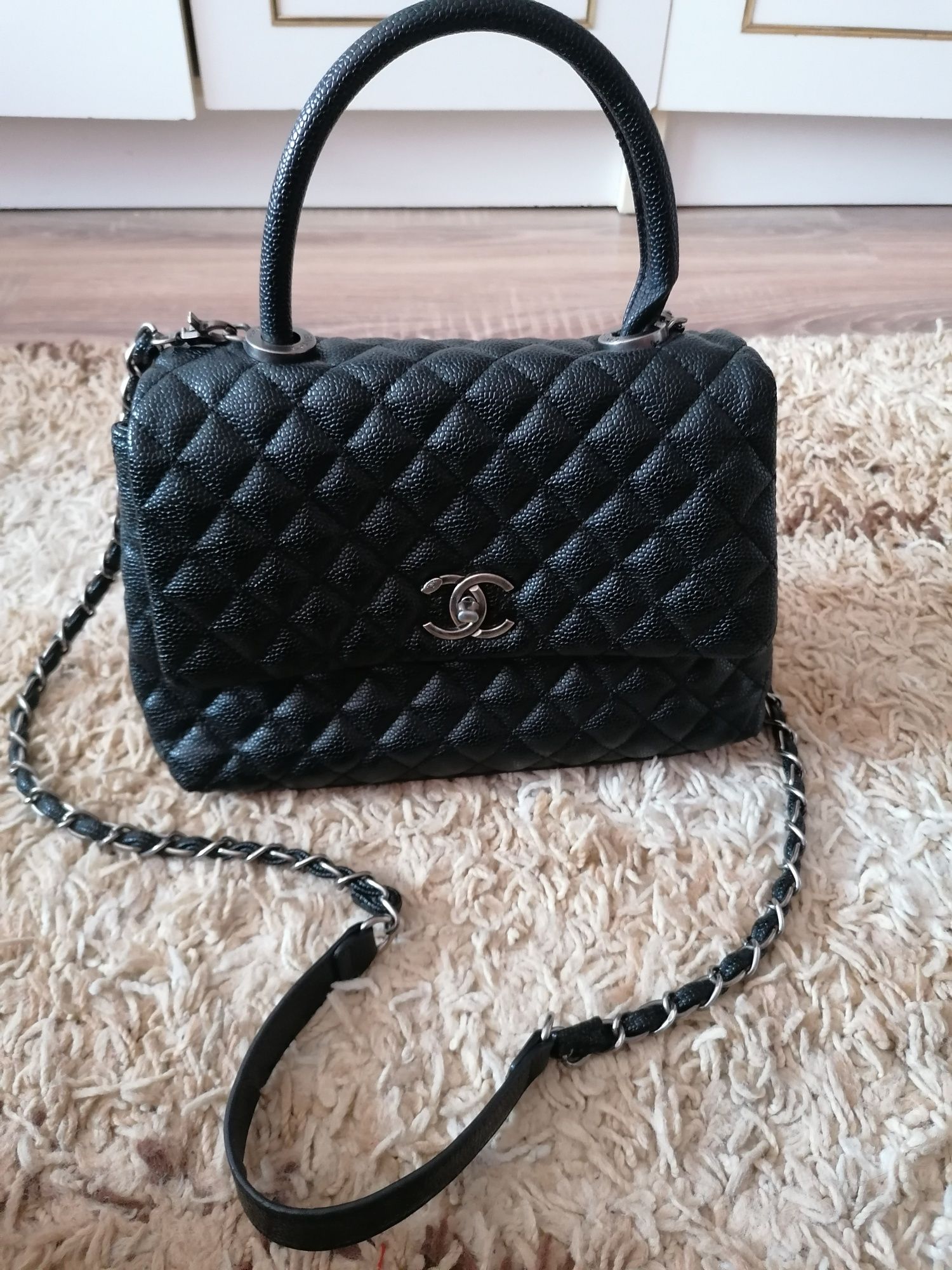 Chanel фирменная сумка.