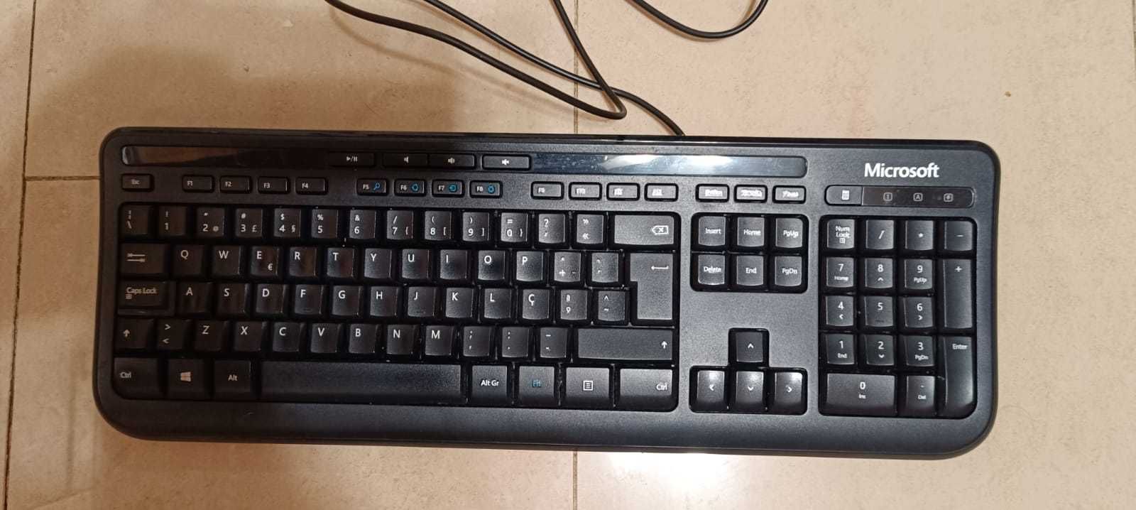 Teclado Microsoft, em muito bom estado, totalmente funcional