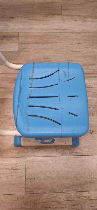 Biurko regulowane i krzesło cubby