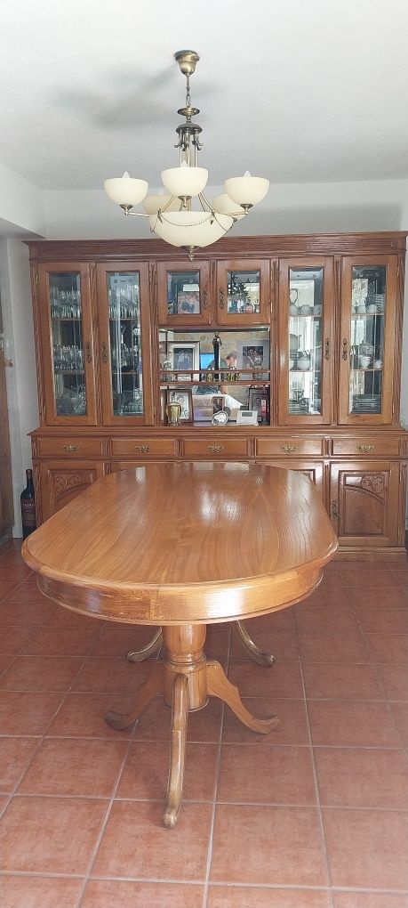 Armario de sala e mesa de sala