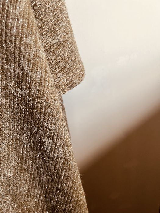 Ponche ou capa em tom verde sem marcas de uso