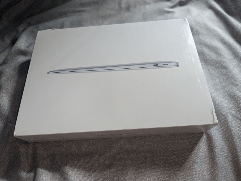 Ноутбук Apple MacBook Air 2020 M1/8-256gb/USA Состояние 9/10 
Полность