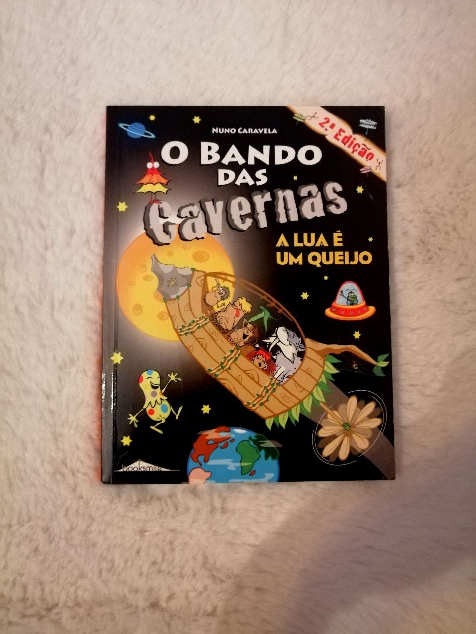 Vendo livros variados para crianças