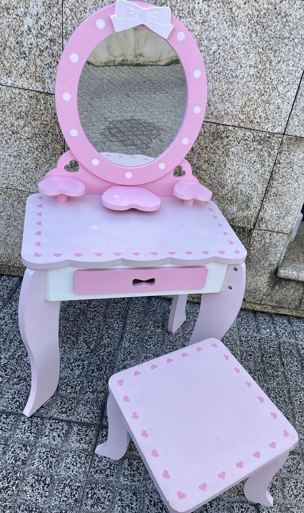 Tocador em madeira menina
