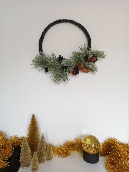 Makramowy świąteczny wianek czarny wieniec na święta duży