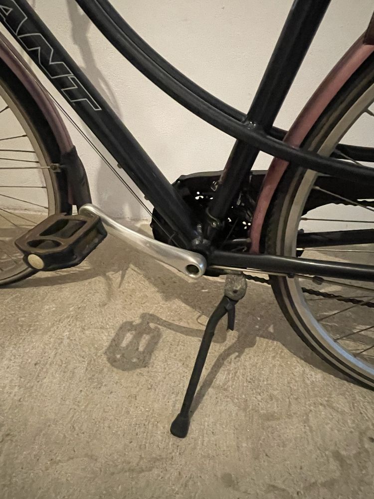 Bicicleta urbana GIANT com cesto