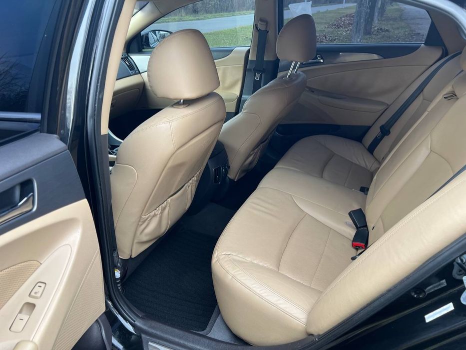 Hyundai Sonata Hybrid 2.4 • 2013 рік • Максимальна комплектація