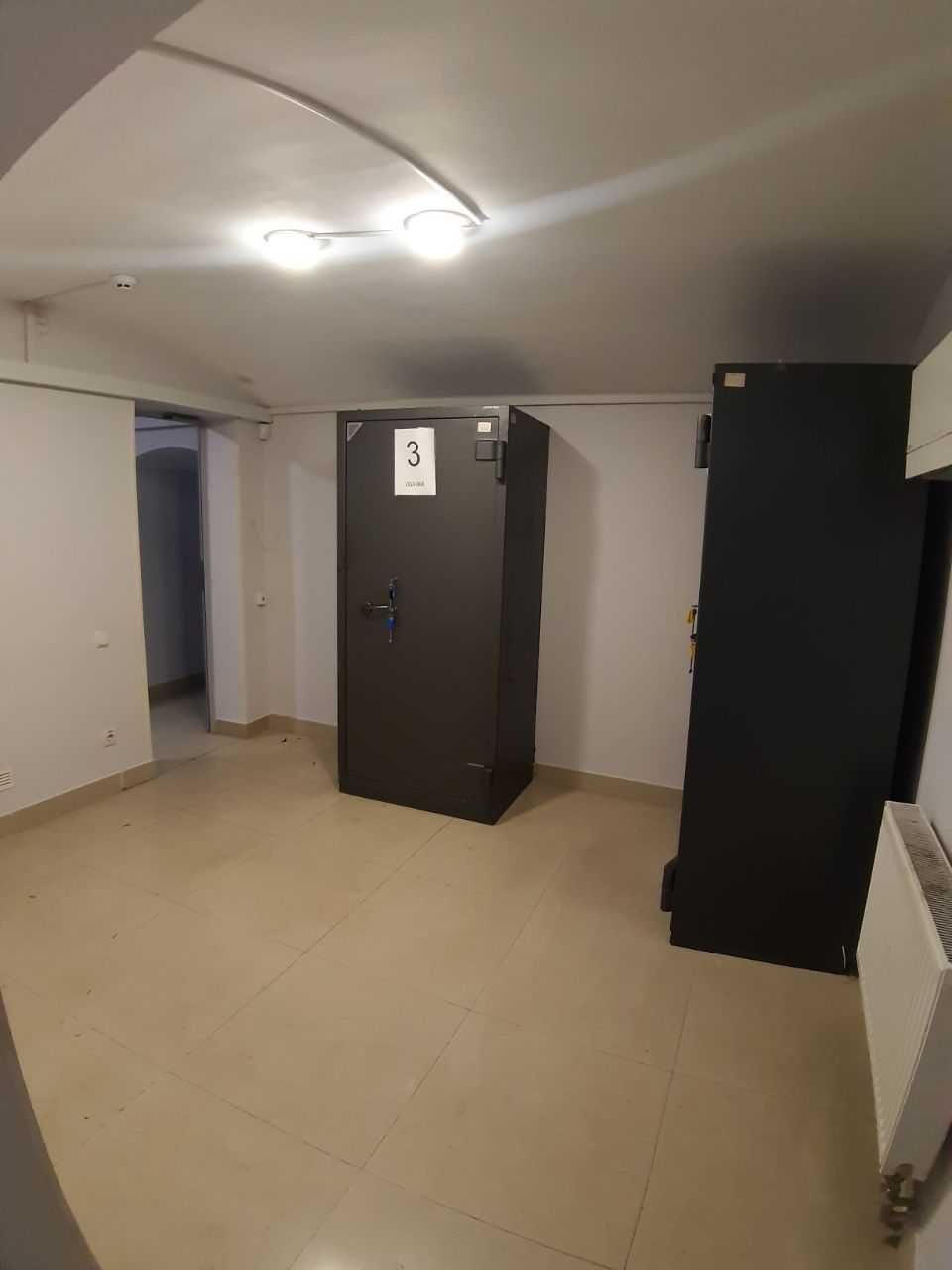 Оренда будівлі з прилеглою територією в центрі,  1100 м2 (БЕЗ КОМІСІЇ)