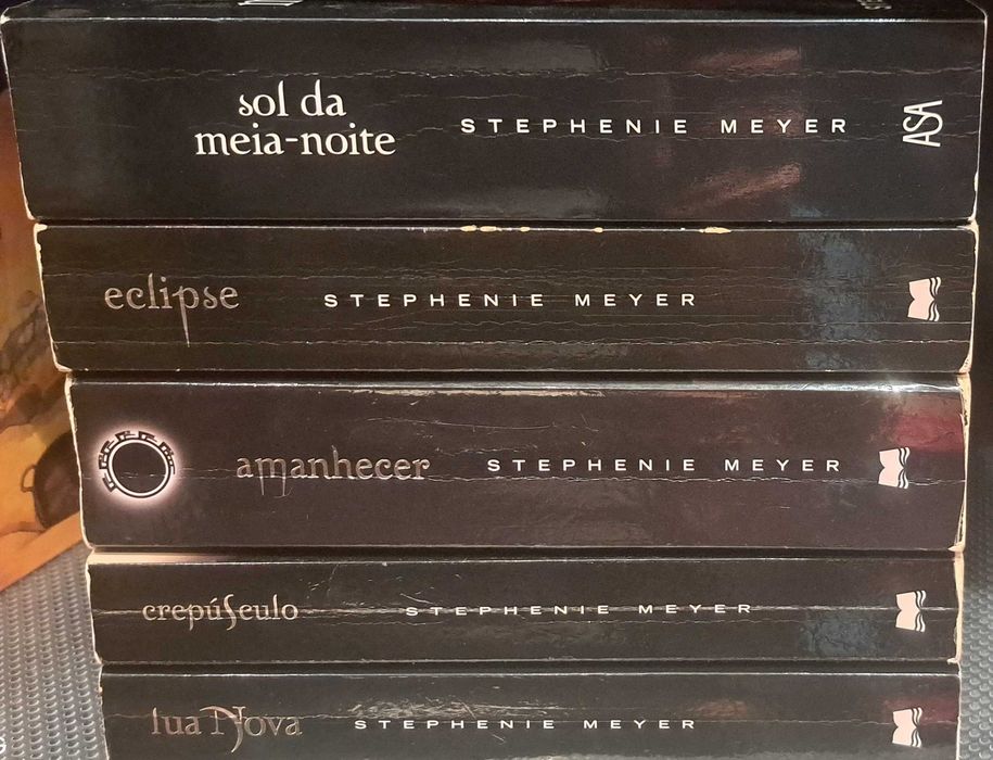 Livros de romance e ficção