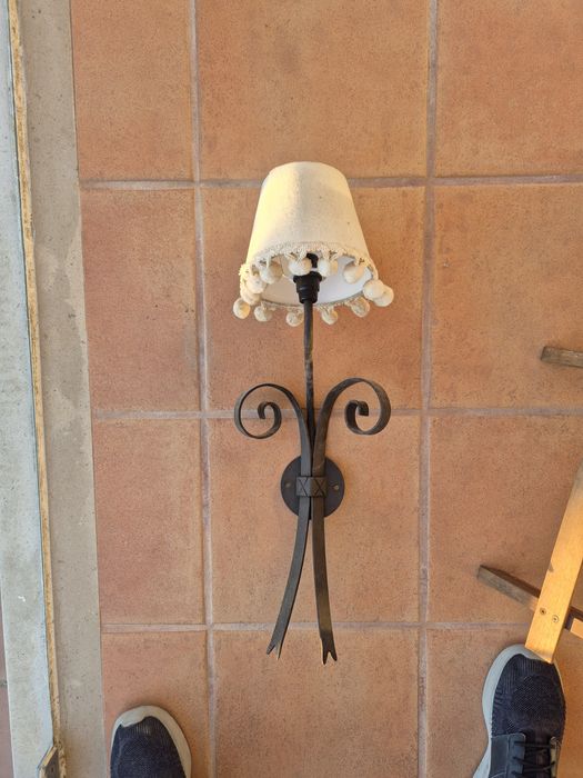 Candeeiro de parede em ferro vintage