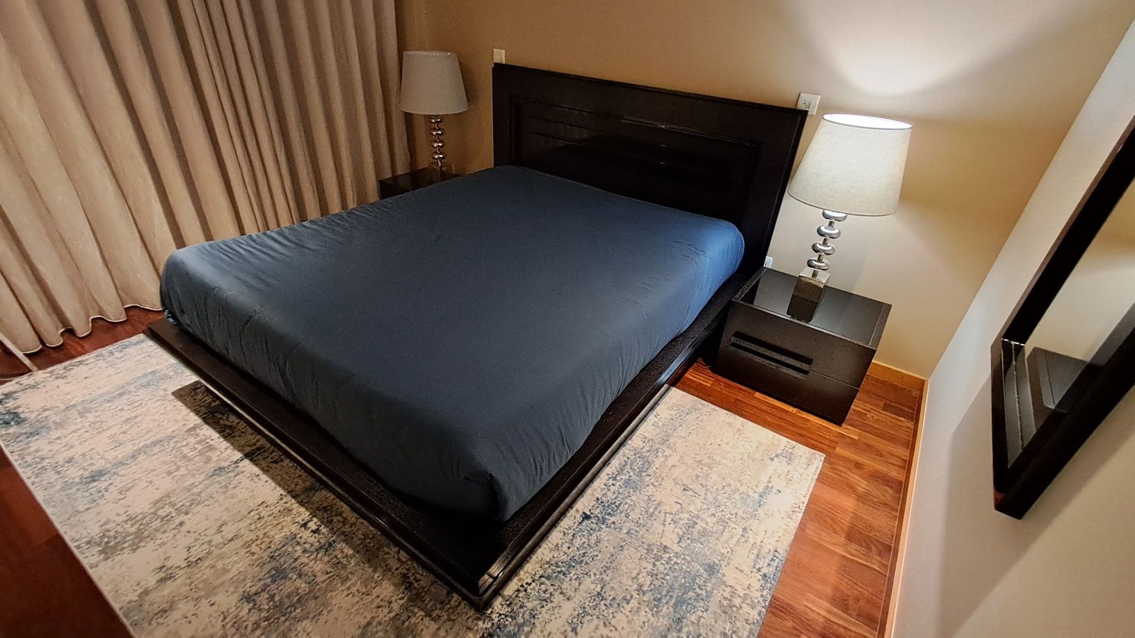 Mobilia Quarto - cama + comoda + mesinhas cabeceira + espelho