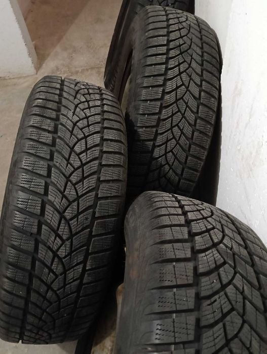 Opony zimowe 215/65 R16 + kołpaki gratis