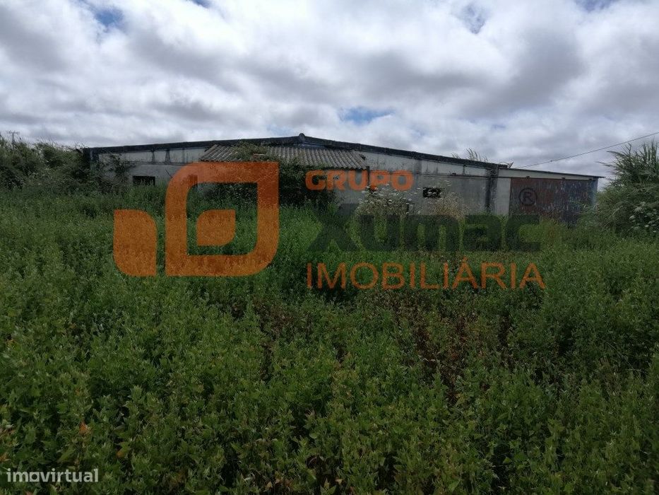 Armazém de atividade industrial