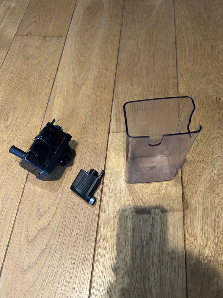 Pojemnik na mleko do ekspresu DeLonghi
