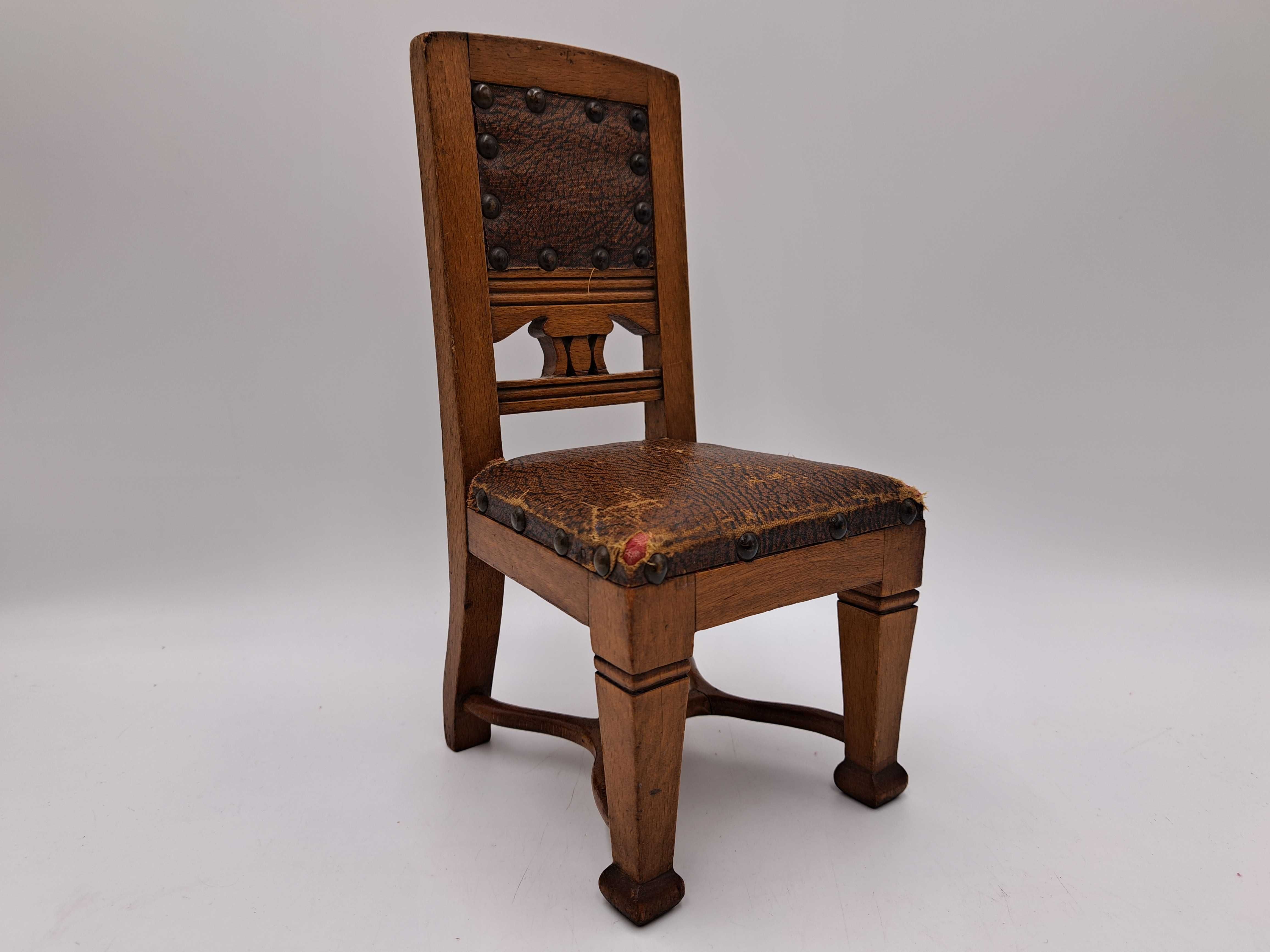 Stare krzesło drewniane dla lalek  obicie meble