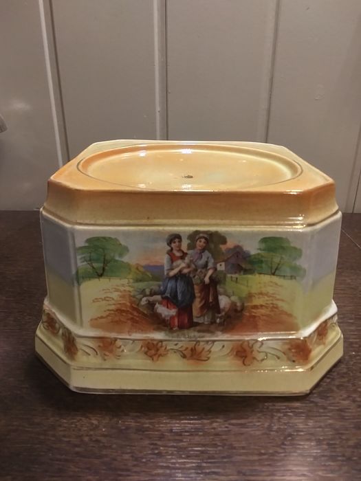 Stara podstawa pod doniczke kwietnik cokolik