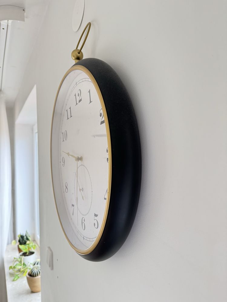Ikea KUTTERSMYCKE zegar ścienny 46 cm czarny zloty