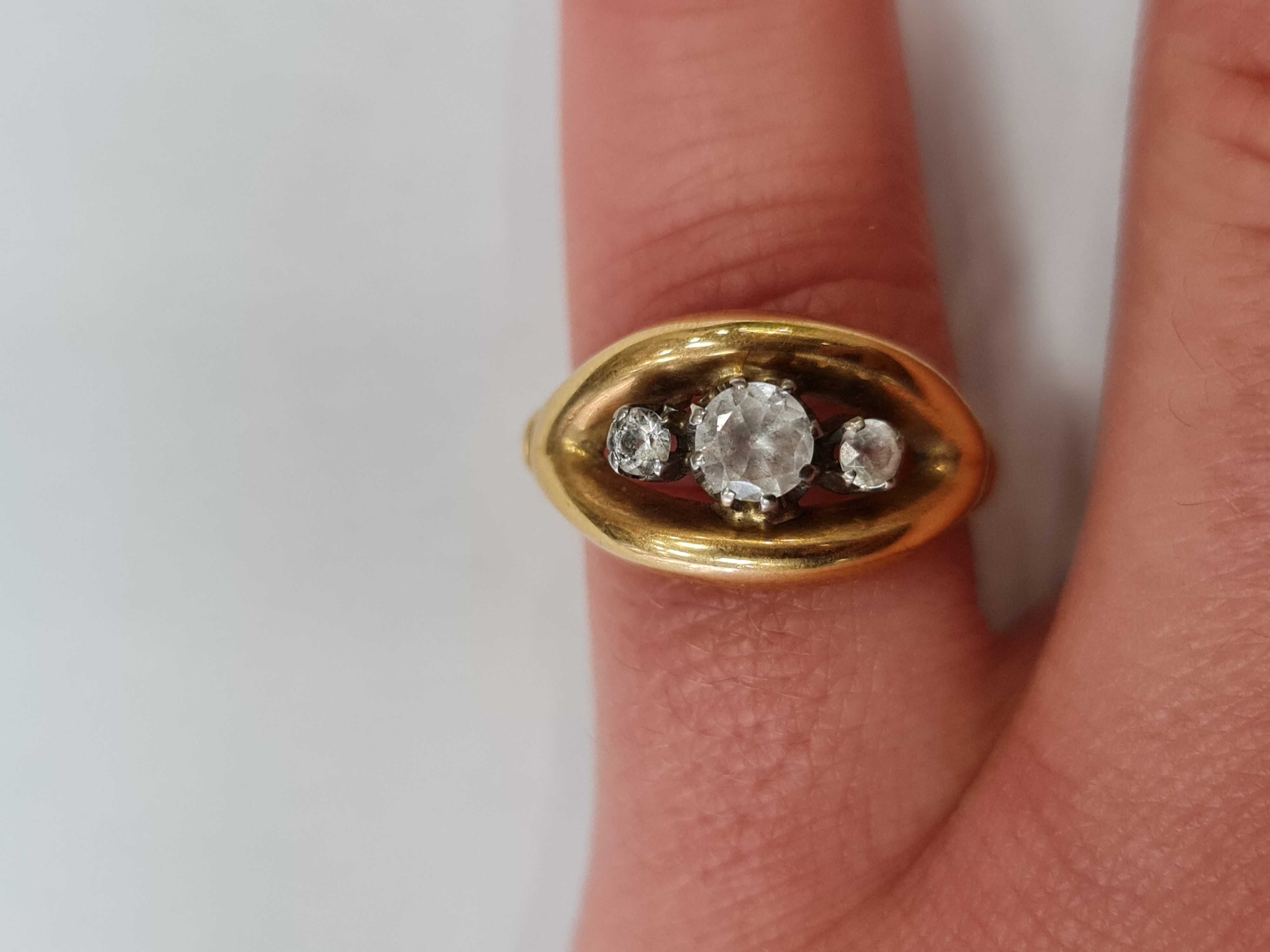 Szwecja 1752 - 1912/ Złoty pierścionek/ 750/ 3.04 gram/ R15/ Kryształ