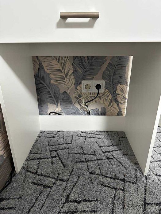 Туалетний столик з дзеркалом