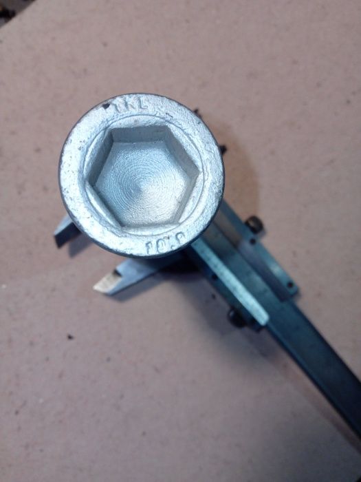 Продам болт М20 з гайкою