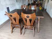 Stół dębowy z czterema krzesłami po renowacji