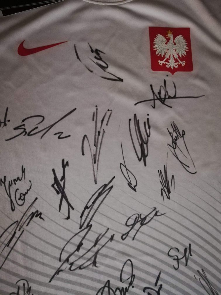 Koszulka Reprezentacji Polski z oryginalnymi autografami piłkarzy