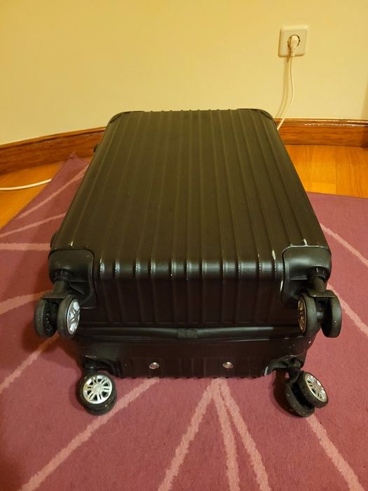 Mala preta de viagem