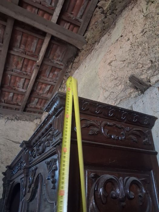 Móvel antigo em bom estado