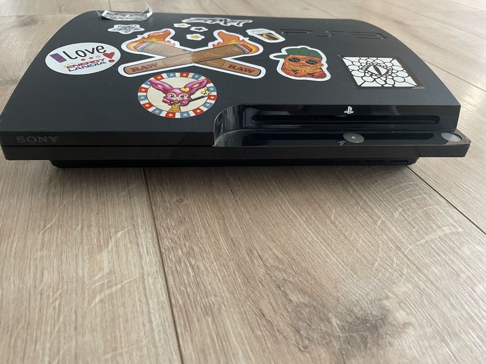 Ps3 slim + 2 pady w pełni sprawna
