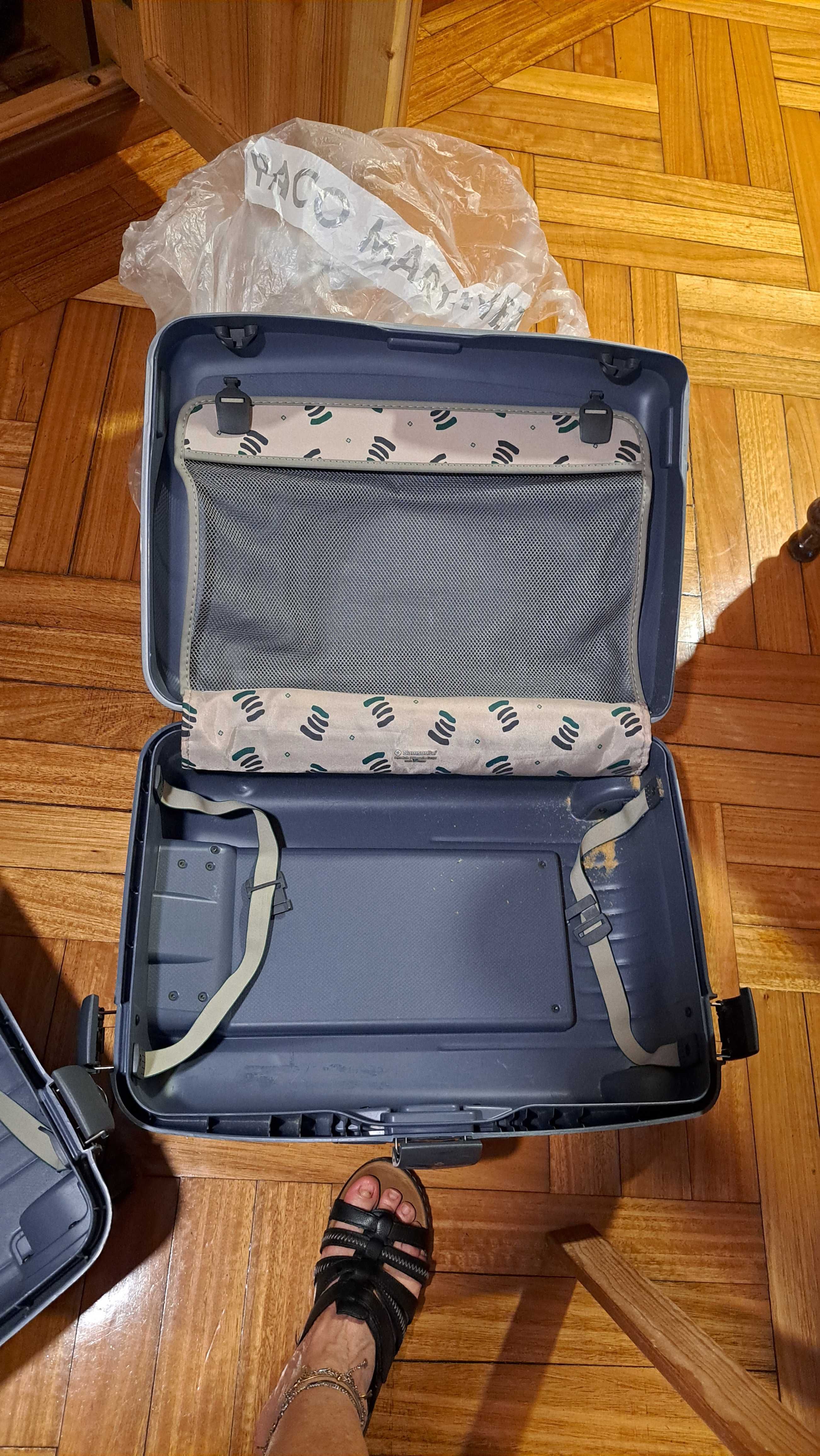 Conjunto de malas de viagem. O preço é das 3 peças.