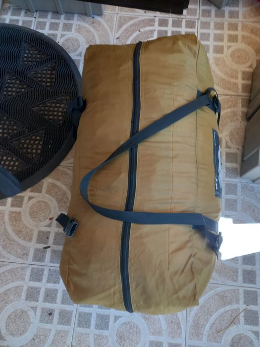 Tenda Quechua em bom estado