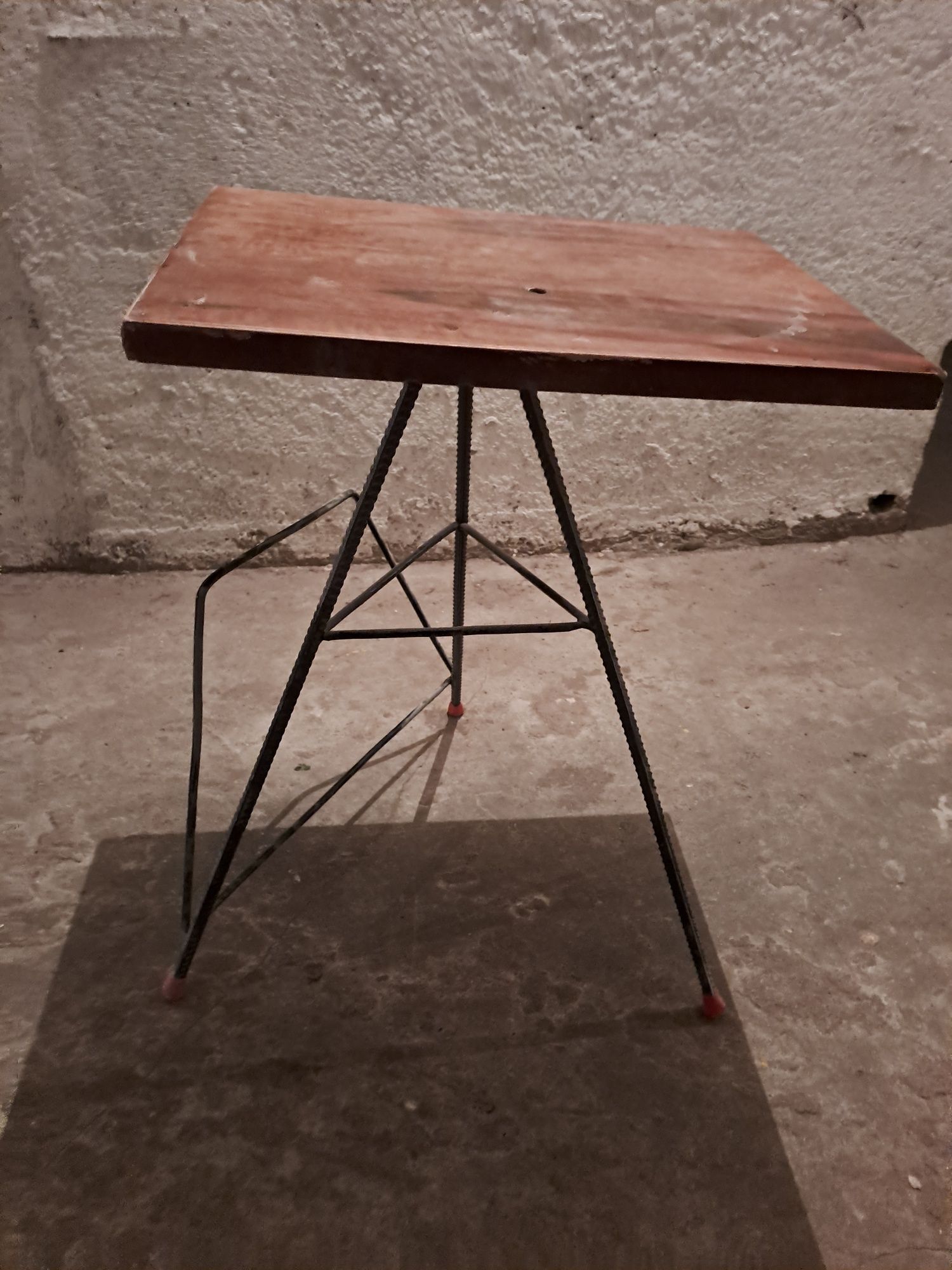 Stoliczek  RETRO