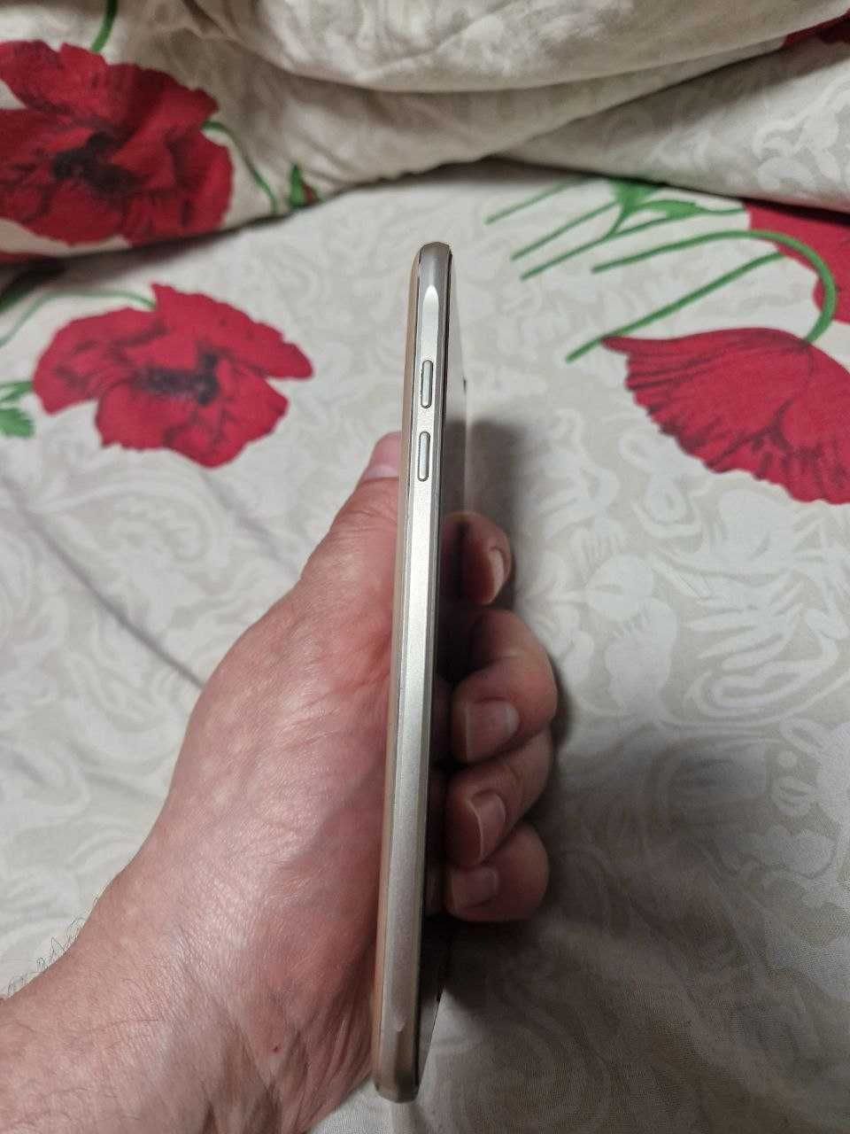 Смартфон Samsung j7 2016