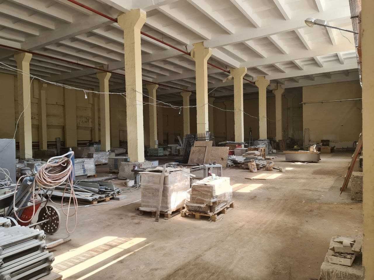 Аренда административного помещения с высокими потолками.