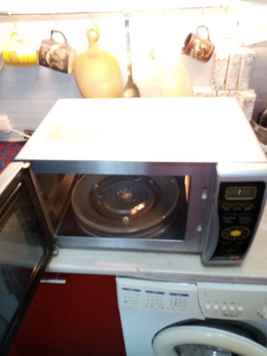 Микроволновая печь в отличном состоянии.