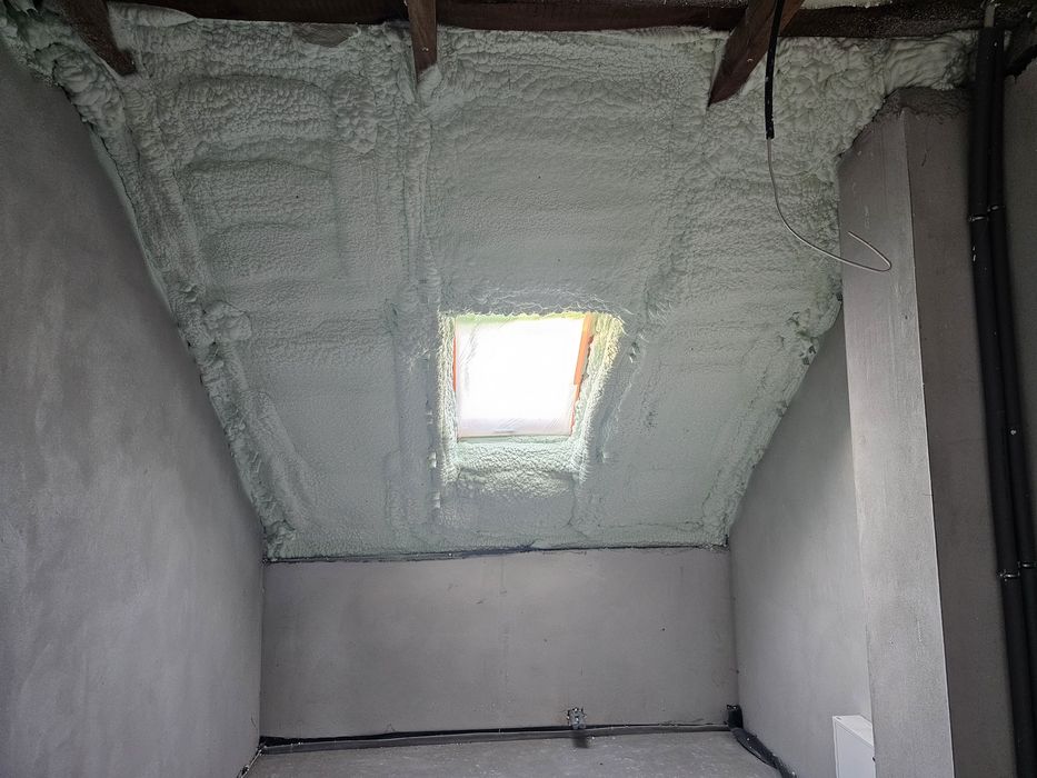 Izolacje Natryskowe, Ocieplenie pianą PUR