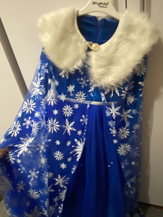 Платье Эльзы с накидкой