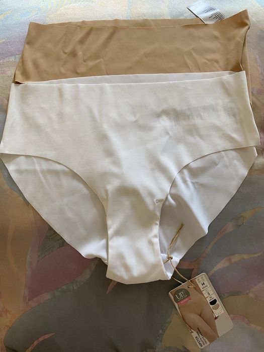Набор з двох трусиків типу сліпер,але тонкий шов з боків є.розмір 40,4