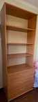 Cómoda e estante de quarto