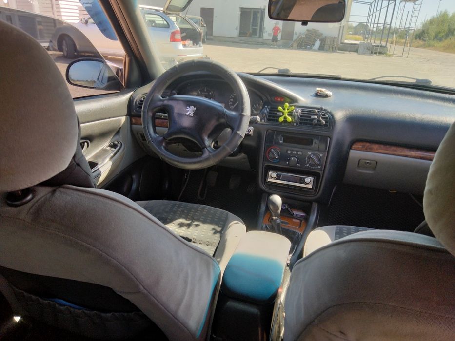 Продаю Пежо, машина їздить що дня, масла не бере ,