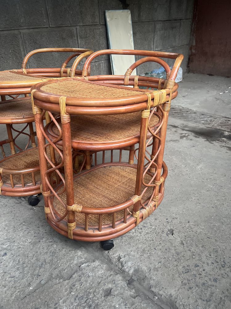 Сервировочный стол из ротанга
