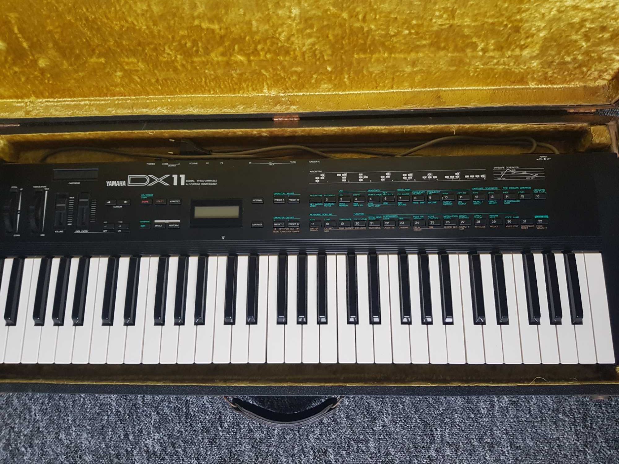 Yamaha DX11 DX-11 DX 11