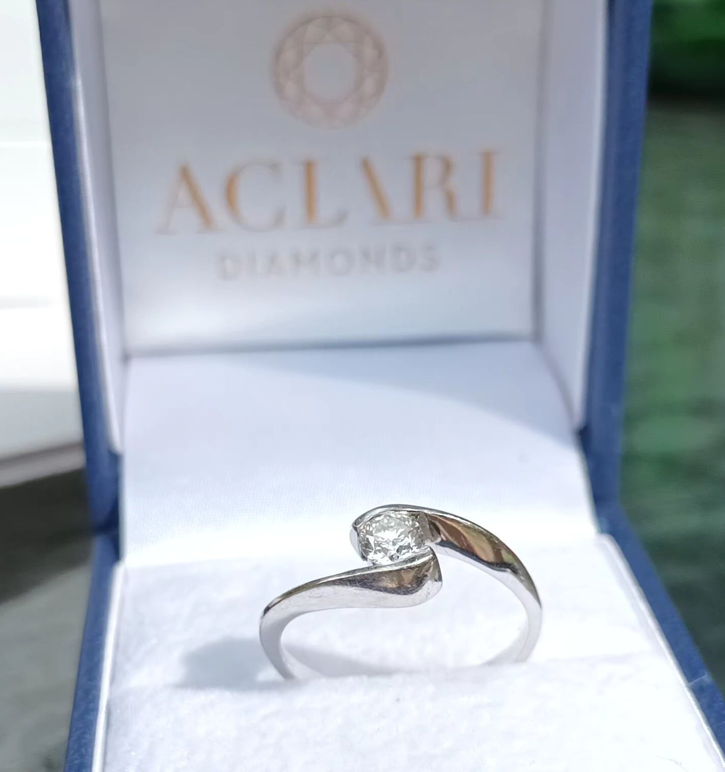 złoty pierścionek diament Aclari r12 białego złota brylant zareczynowy
