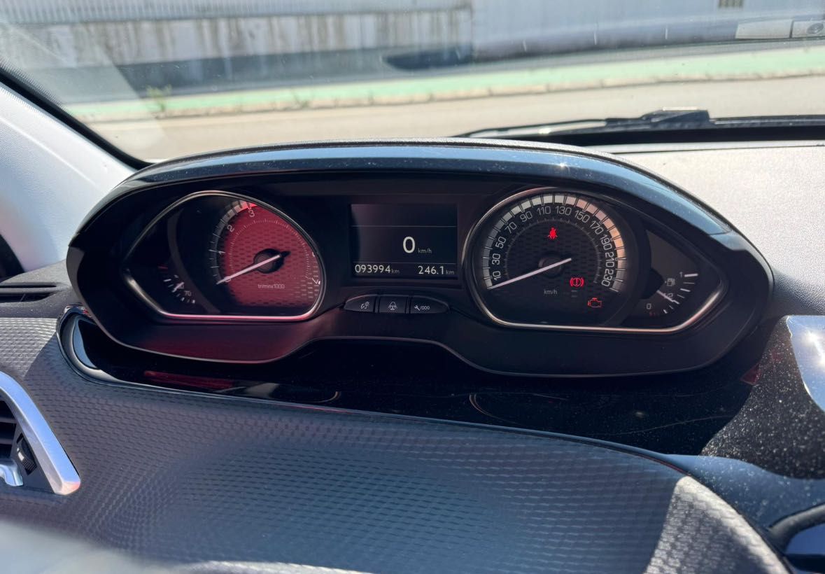 Peugeot 2008 Impecável