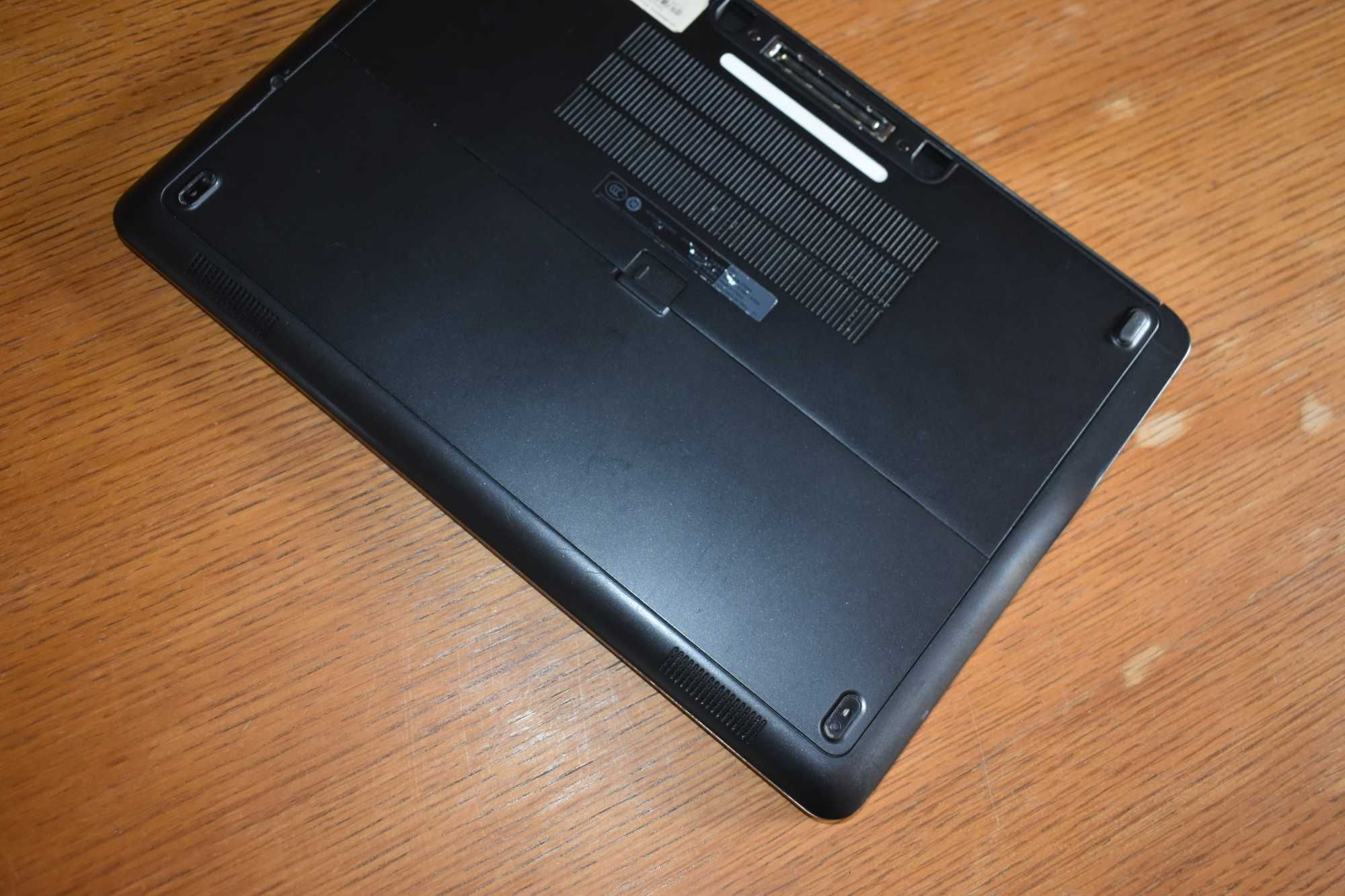 Laptop Dell Latitude E7240 i5-4300U SSD W10 Pro + stacja dokująca UK